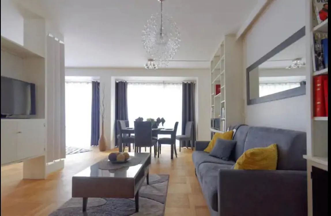 16 -near Champs-elysees 75m2 Lejlighed *