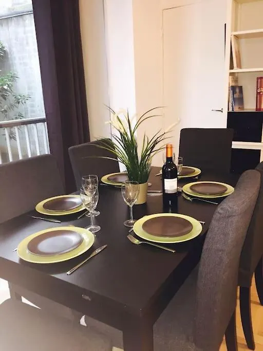 16 -near Champs-elysees 75m2 * Paris