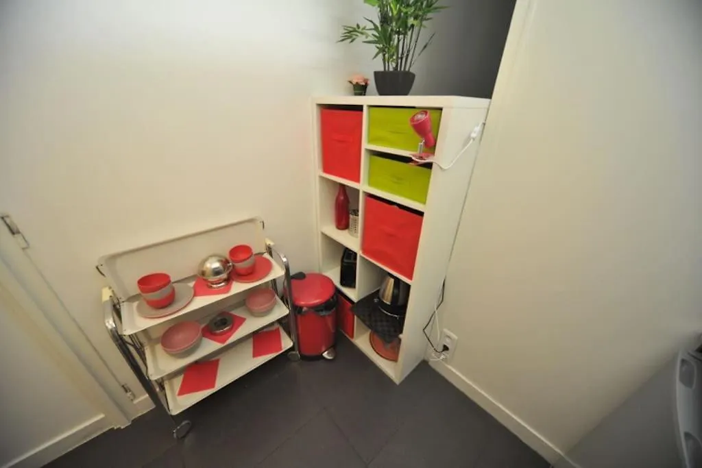 16 -near Champs-elysees 75m2
