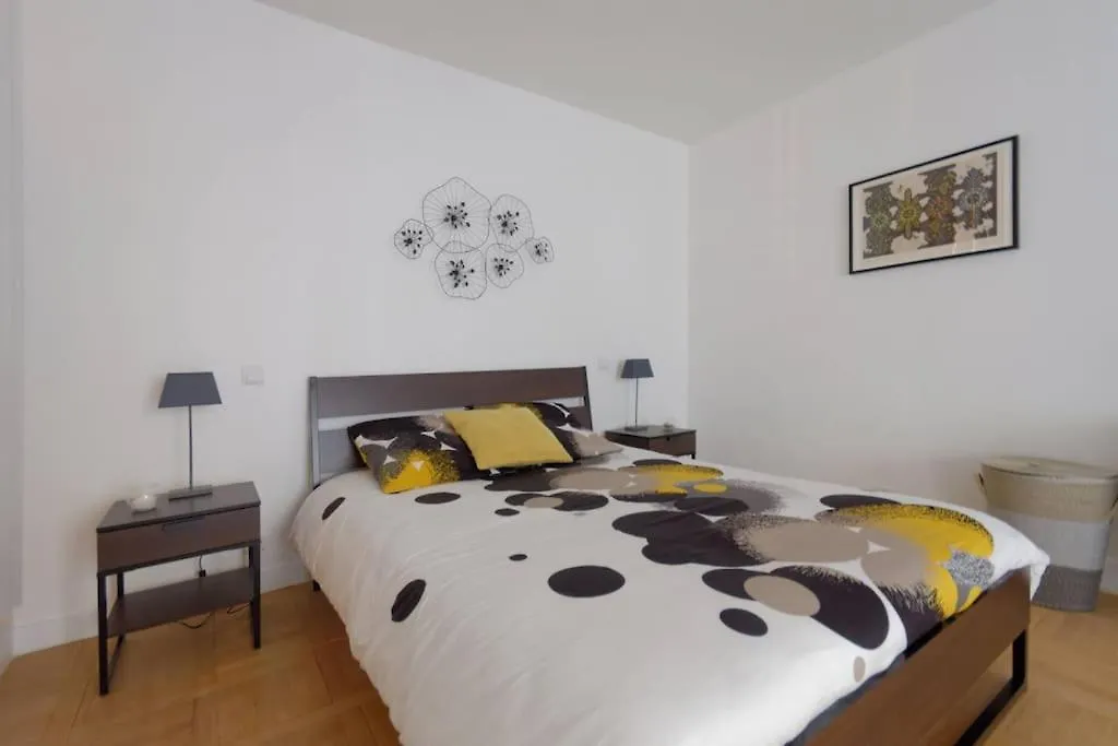 Apartment 16 -near Champs-elysees 75m2 *