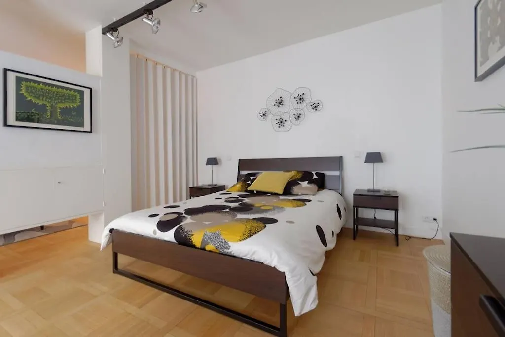 Apartment 16 -near Champs-elysees 75m2