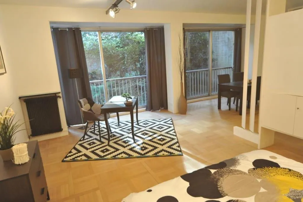 16 -near Champs-elysees 75m2 Apartment *
