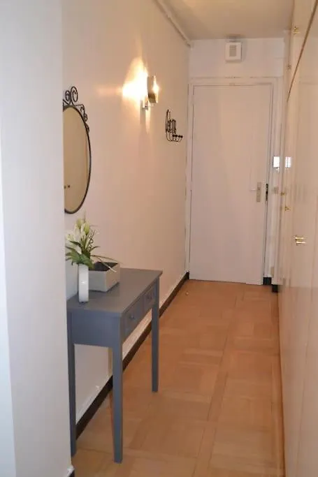 16 -near Champs-elysees 75m2 Apartment Paris