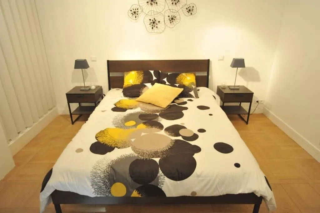 16 -near Champs-elysees 75m2 *