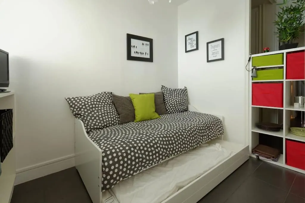 16 -near Champs-elysees 75m2